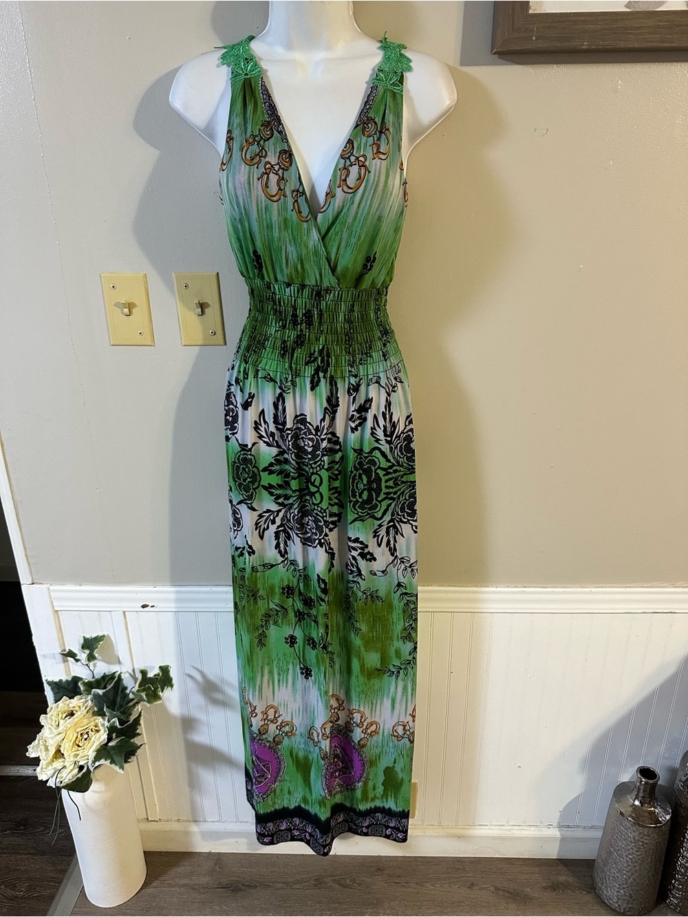 Green Floral Print Sleeveless Maxi Dress with Smocked Waist